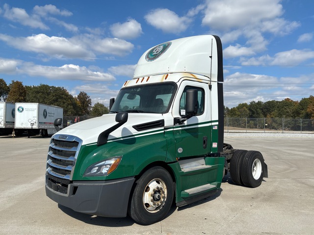 2019 Freightliner Cascadia 126 4x2 S/A Day Cab Truck Tractor