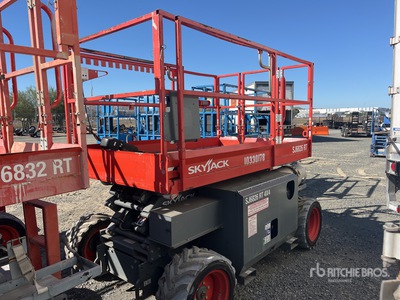 2021 Skyjack 6826RT 4x4 Dual Fuel Scissor Lift