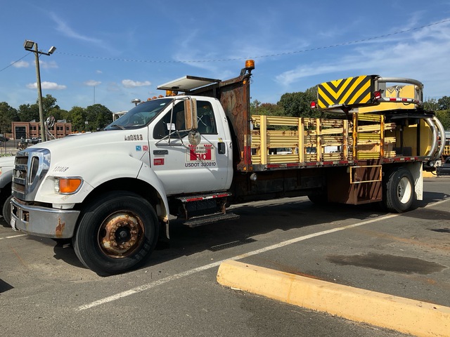 2005 Ford F-750 XLT 4x2 Attenuator Truck