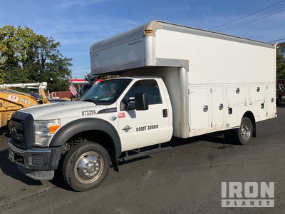 Ford F-550 XL 4x2 Lube Truck