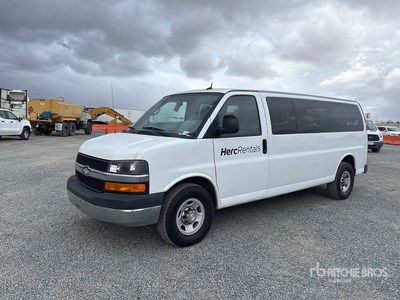 2015 Chevrolet 3500 13 乗客用バン