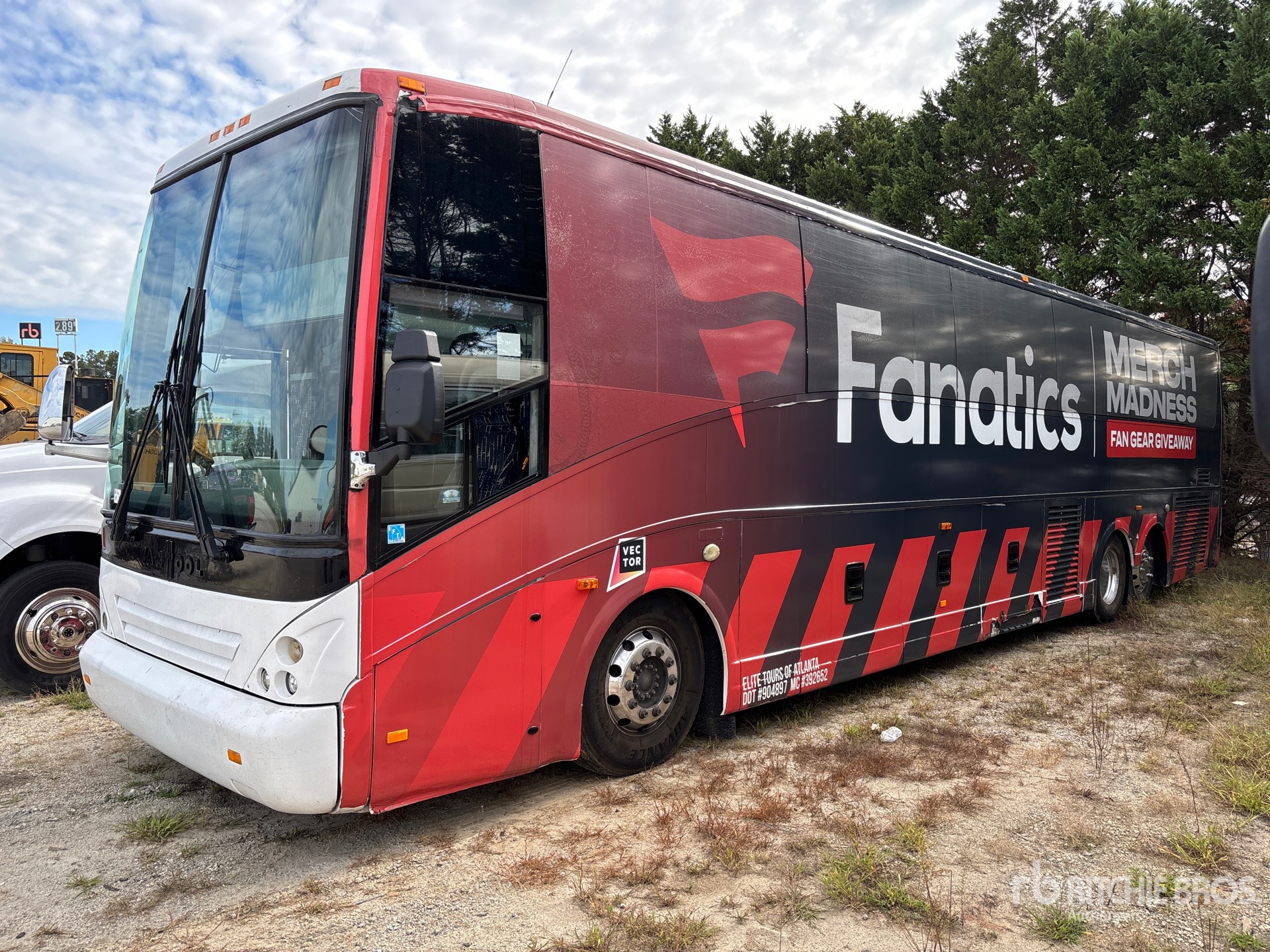 2013 Van Hool 6x2 60-Seat Coach