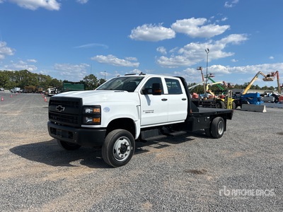 2022 Chevrolet 5500HD Silverado 4x4 Crew Cab Flatbed Truck