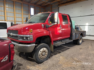 2006 Chevrolet C5500 Crew Cab 4x4 Crew Cab Ciężarówka z płaską platformą