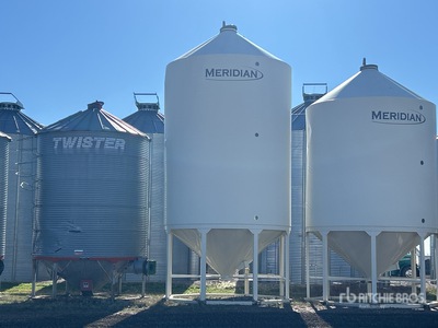 Meridian M1620 +/- 3500 bu Smooth Wall Hopper Grain Bin