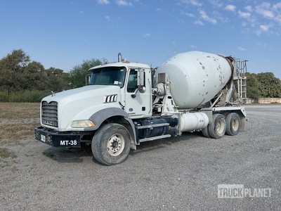 2014 Mack GU813 6x4 Betoniera
