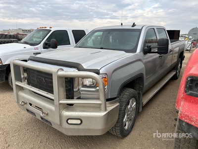 2015 GMC 3500 4x4 Crew Cab Pickup