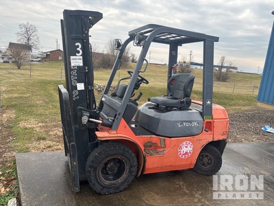 2004 Toyota 7FGU25-FS 4850 lb  Cushion Tire Forklift (Inoperable)