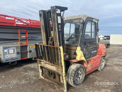 2010 Toyota 7FGU35 7000 lb Pneumatic Tire Forklift