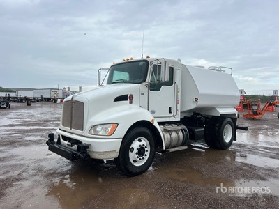 2015 Kenworth T300 2200 gal 4x2 Water Truck