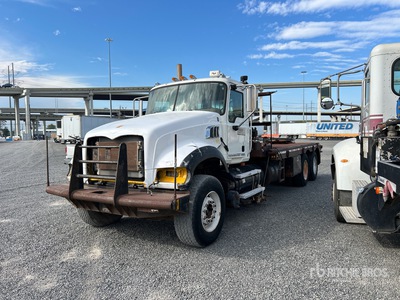 2009 Mack GU713 Granite 6x4 Ciężarówka z platformą (Inoperable)