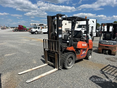 2002 Toyota 7FDU30 4950 lb Pneumatic Tire Forklift (Inoperable)