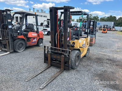 2001 Mitsubishi FD25K 3700 lb Pneumatic Tire Forklift