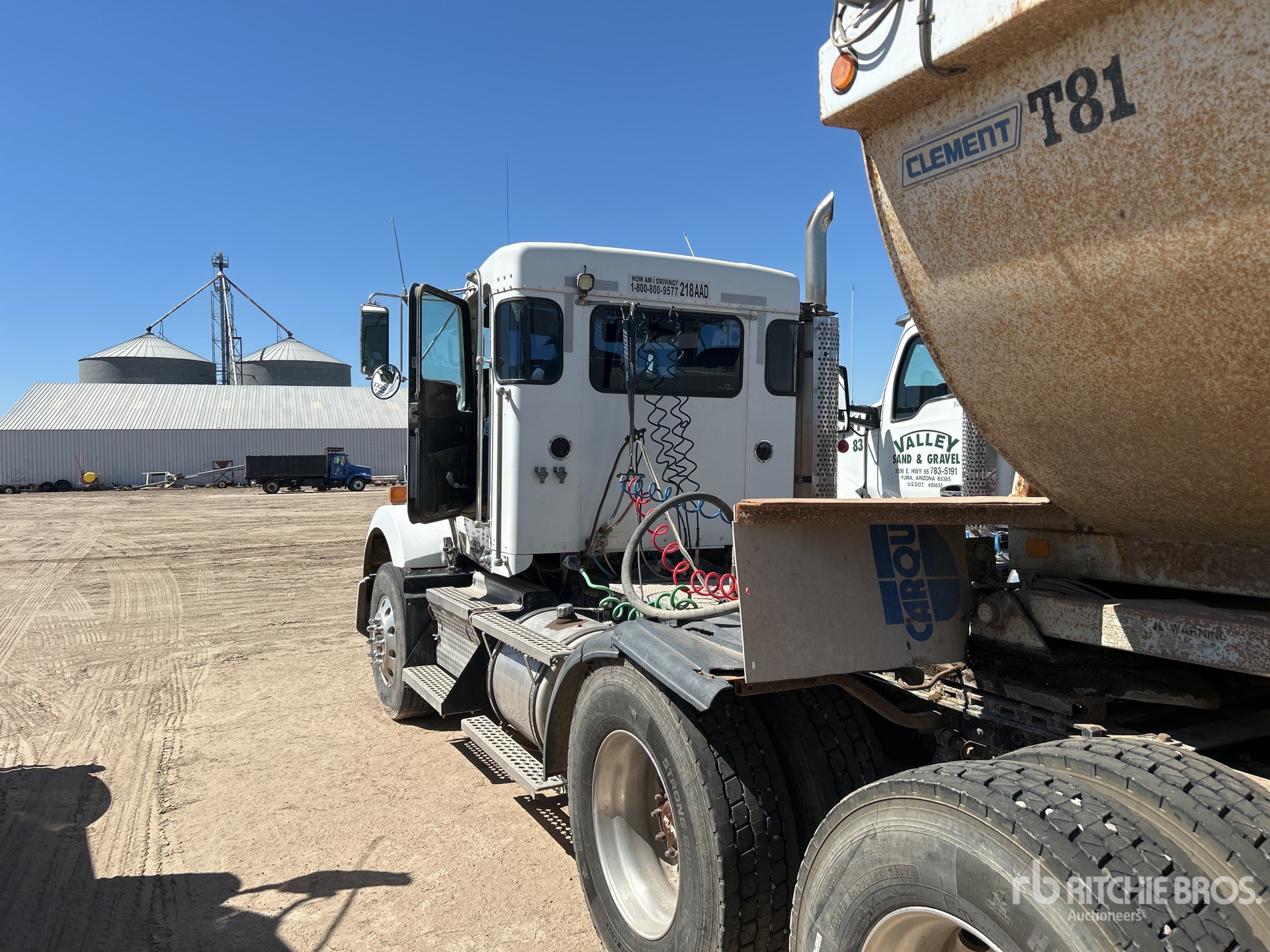 2007 Kenworth T800 T/A Day Cab Truck Tractor