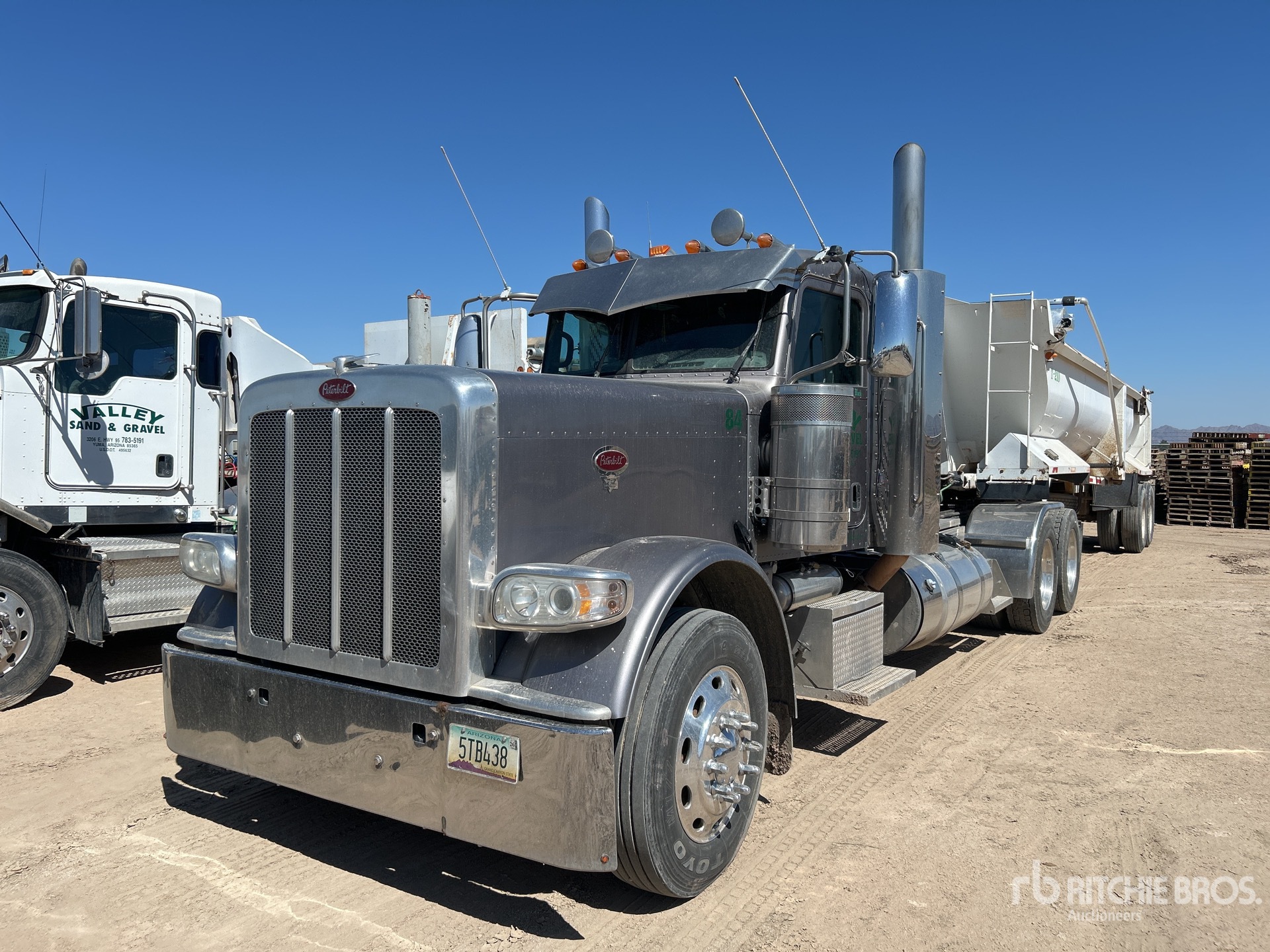 2011 Peterbilt 389 T/A Day Cab Truck Tractor