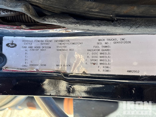 GRúA ARTICULADA 2005 MACK HIAB 10130 LB