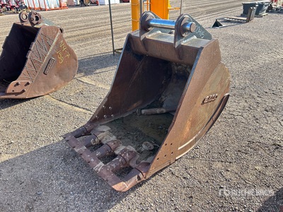 42 in 1.59 cyd Excavator Bucket - Fits John Deere 230/250/300