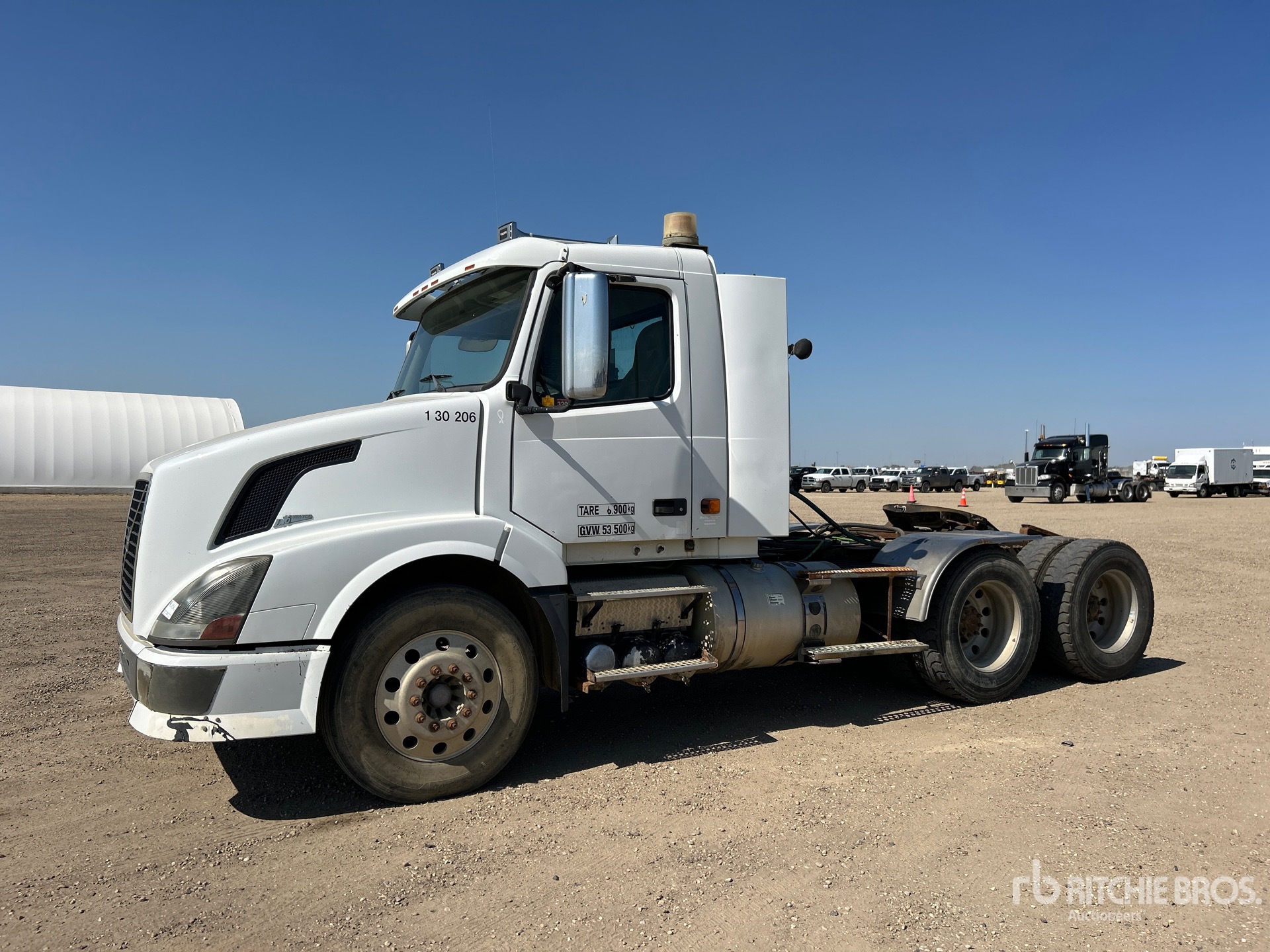 2008 Volvo VNL 6x4 T/A Day Cab Truck Tractor