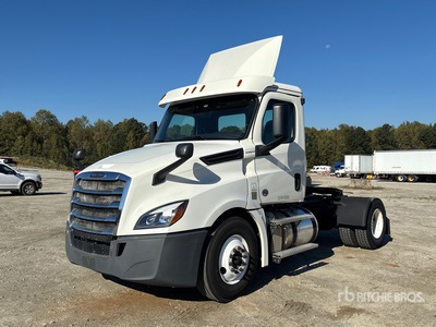 2018 Freightliner Cascadia 126 4x2 Day Cab Truck Tractor
