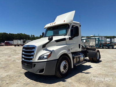 2018 Freightliner Cascadia 126 4x2 S/A Day Cab Truck Tractor