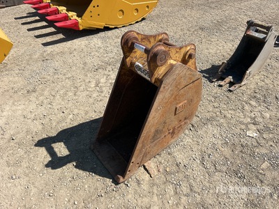 18 in Cleanup Excavator Bucket