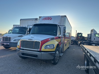 2013 Freightliner M2 106 4x2 Camion fourgon