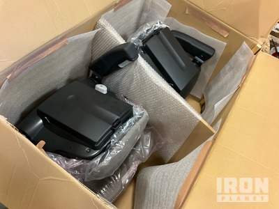 Quantity of (2) 47946272 Seats その他 - 機械部品 (Unused)