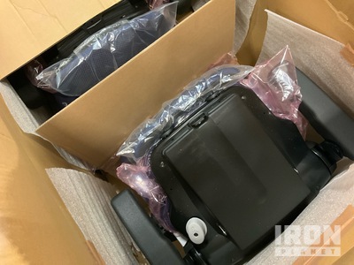 Quantity of (2) 47946272 Seats その他 - 機械部品 (Unused)