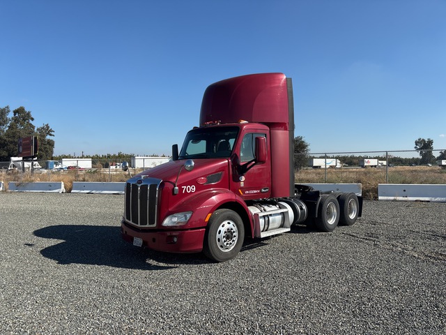 2013 Peterbilt 579 T/A Day Cab Truck Tractor