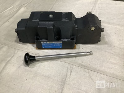 (6) Eaton Vickers DG17V-8-0N-10 Directional Control Valves