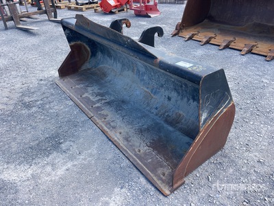 Cat 95 in Backhoe Loader Bucket