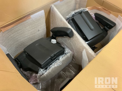Quantity of (2) 47946272 Seats その他 - 機械部品 (Unused)