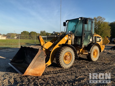 2017 Cat 906M Pala gommata