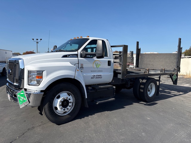 2021 Ford F-650 4x2 Cylinder Pallet Flatbed Truck