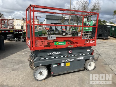 2016 Skyjack SJIII 3220 Electric Scissor Lift