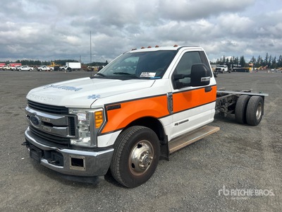 2017 Ford F-350 XLT 4x2 Cab and Chassis