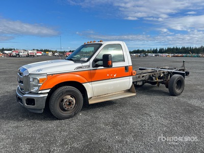 2016 Ford F-350 XLT 4x2 Cab and Chassis