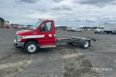 2010 Ford E-450 4x2 Cab and Chassis