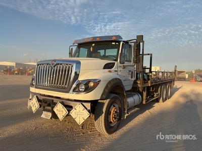 2014 International 7600 6x4 Camion à Plateau