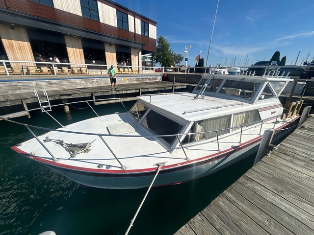 1973 Marinette Flybridge Boat
