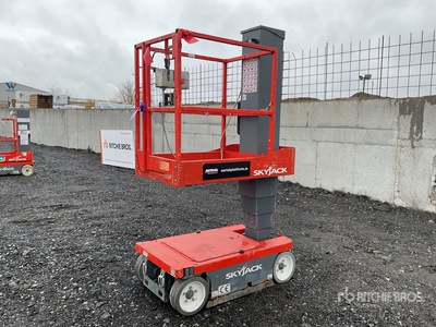 2015 Skyjack SJ16 Vertical Mast Lift
