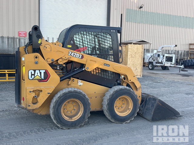 MINI CARGADOR SOBRE RUEDAS 2021 CATERPILLAR 242D3