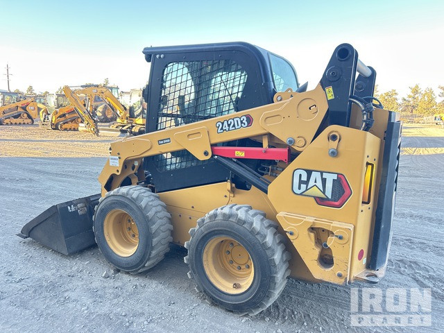 MINI CARGADOR SOBRE RUEDAS 2021 CATERPILLAR 242D3