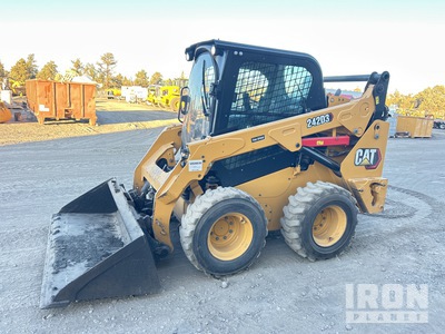 2021 Cat 242D3 Two-Speed Mini pala