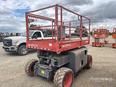 2017 Skyjack SJ6826 4x4 Dual Fuel Scissor Lift