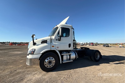 2018 Freightliner Cascadia 113 4x2 S/A Day Cab Truck Tractor