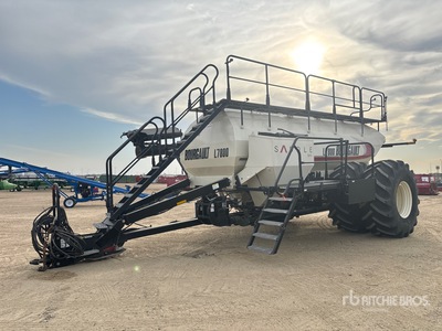 Bourgault L7800 800 bu Tow-Between Air Cart