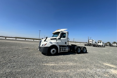 2019 Freightliner Cascadia 126 6x4 T/A Day Cab Truck Tractor