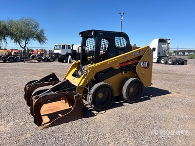 2023 Cat 236D3 Two-Speed شاحنة جرافة