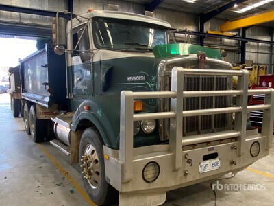 2004 Kenworth T404SAR تراكتور شاحنة كابينة النوم (ثنائية المحور)